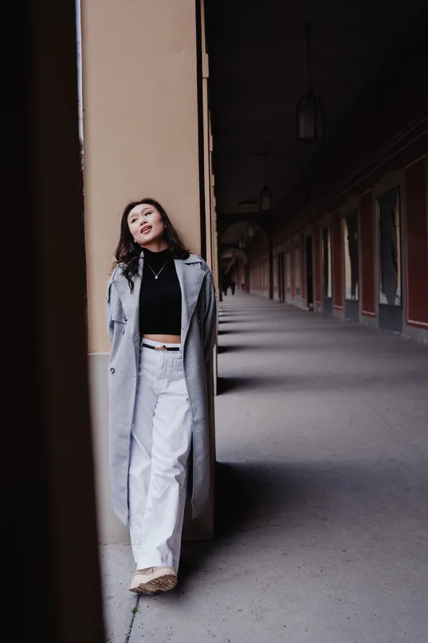 Full-length portrait between the pillars of the Hofgarten arcades.